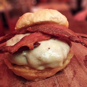 Burger by Ana Maria Brogui: O melhor sanduíche do mundo - Hamburgueria Tradi