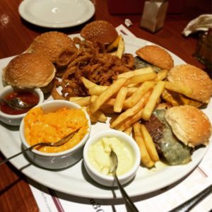 Porção Galera com 6 mini burgers - América Restaurante