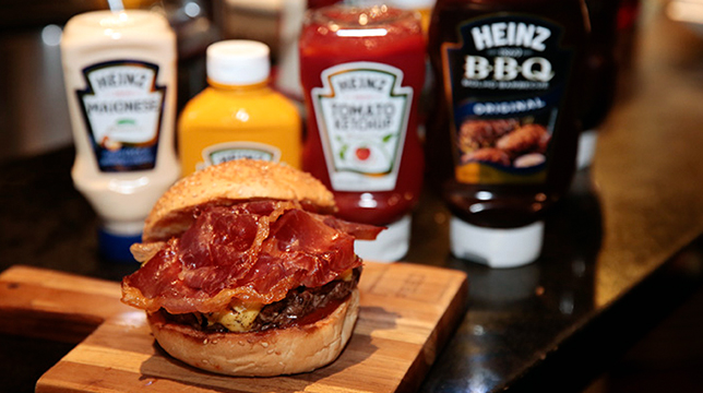 Seu Mina Burger - Hambúrguer caseiro de costela bovina - Vencedor do Concurso Heinz Burger